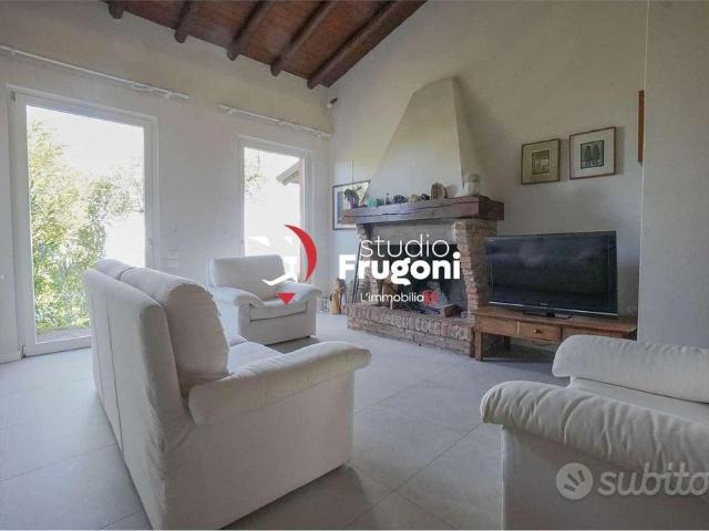 VILLA BIFAMILIARE CON SPLENDIDA VISTA LAGO