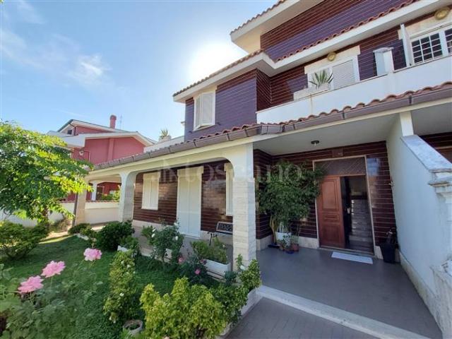 Villa Bifamiliare di 400 mq a MARTIN PESCATORE Pomezia