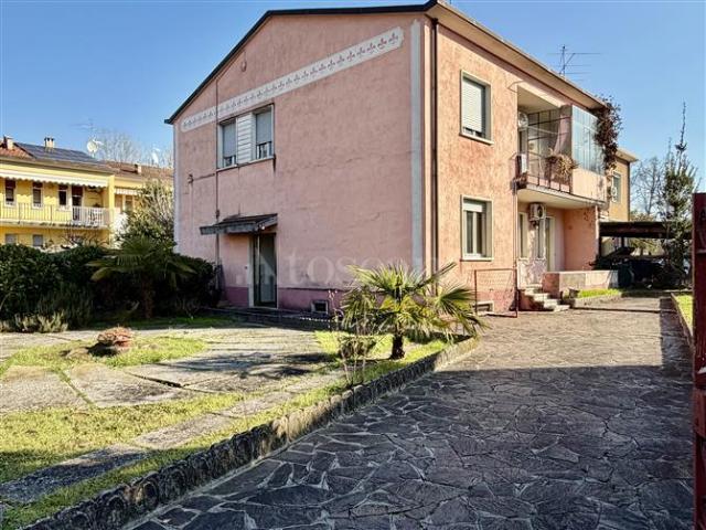 Villa Bifamiliare di 125 mq a Urago Mella, Primo Maggio, Sant'Anna, Villaggio Badia Brescia