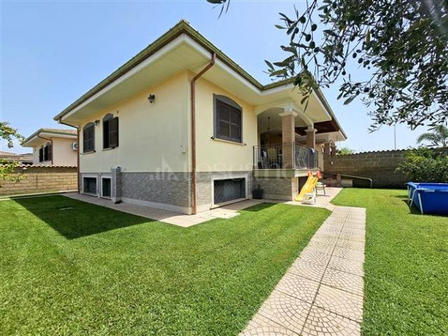 Villa Plurifamiliare di 150 mq a Villa Claudia, Lido di Cincinnato, Lido delle Sirene Anzio