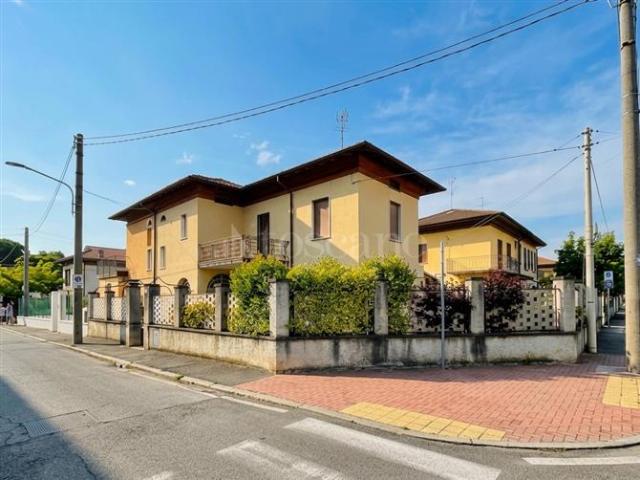 Villa Bifamiliare di 200 mq a Urago Mella, Primo Maggio, Sant'Anna, Villaggio Badia Brescia