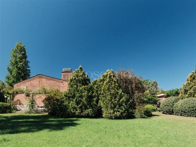 Villa Bifamiliare di 200 mq a Axa, Casal Palocco, Infernetto Roma