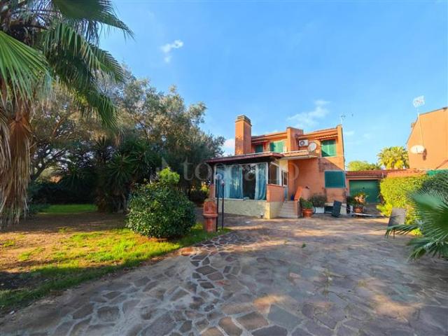 Villa Bifamiliare di 252 mq a Axa, Casal Palocco, Infernetto Roma