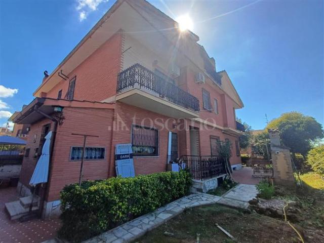 Villa Bifamiliare di 300 mq a Boccea Roma