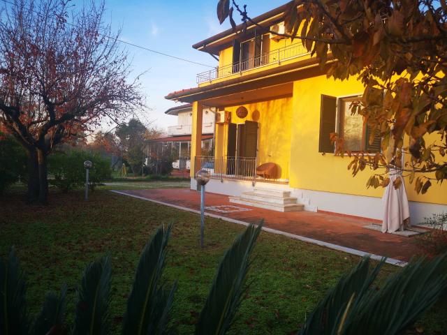 Villa Bifamiliare in vendita, Massa marina di