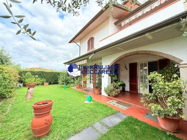 Villa Bifamiliare in vendita, Massa marina di