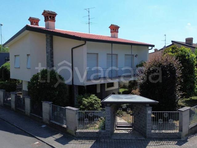 Villa bifamiliare in vendita a Cogliate via delle Primule, 2