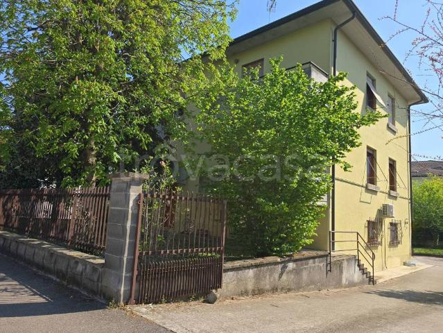 Villa bifamiliare in vendita a Colorno piazzale Vittorio Veneto
