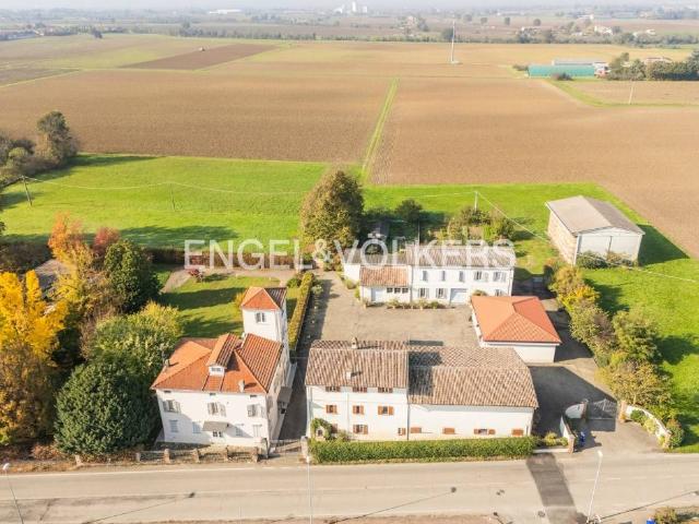 Villa bifamiliare in vendita a Collecchio