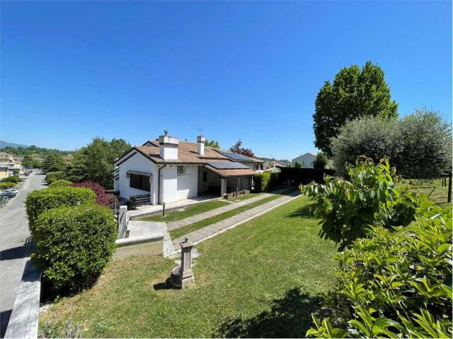 Villa bifamiliare in vendita a Conegliano