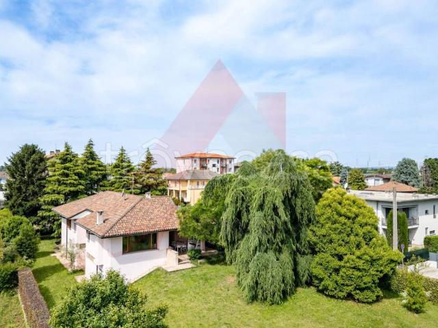 Villa bifamiliare in vendita a Cornate d'Adda via Francesco Petrarca, 3