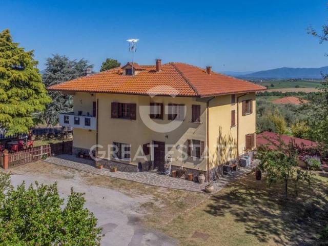 Villa bifamiliare in vendita a Cortona