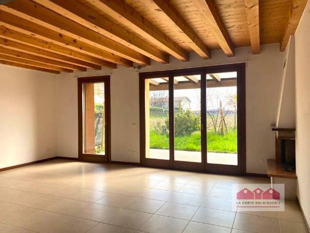 Villa bifamiliare in vendita a Costabissara via Fornace