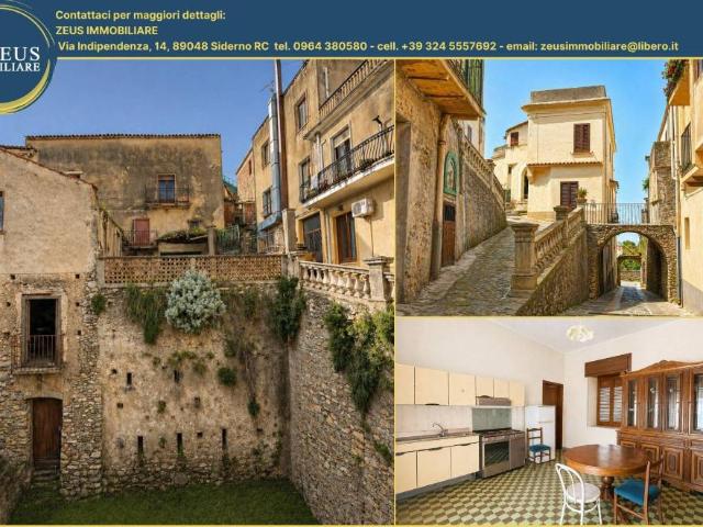 Villa bifamiliare in vendita a Caulonia via Muscari