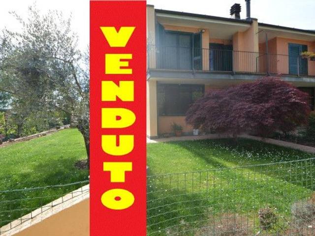 Villa bifamiliare in vendita a Cavenago Di Brianza