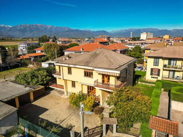 Villa bifamiliare in vendita a Cavour