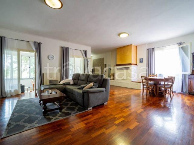 Villa bifamiliare in vendita a Cavriago via Quercioli