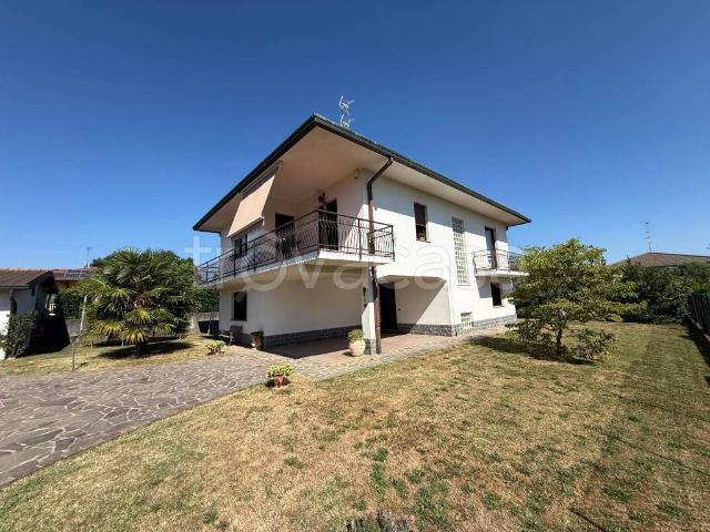 Villa bifamiliare in vendita a Cadorago via Vittorio Alfieri, 4