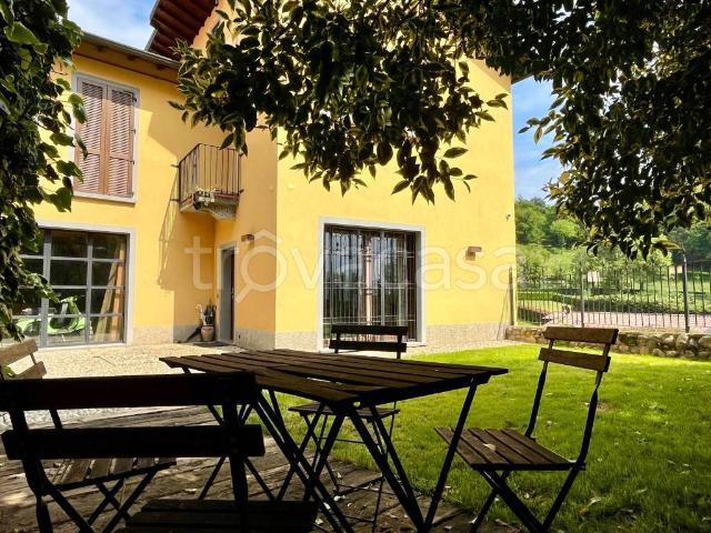 Villa bifamiliare in vendita a Calco via San Rocco, 22