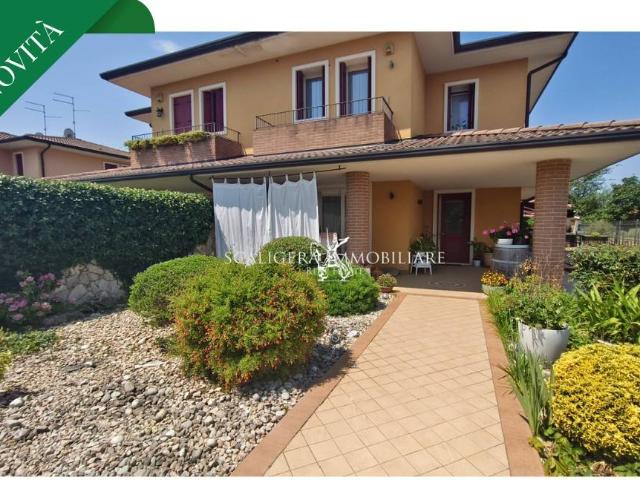Villa bifamiliare in vendita a Caldiero via San Giovanni Calabria