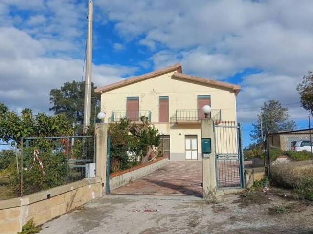 Villa bifamiliare in vendita a Caltanissetta