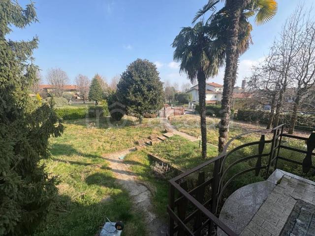 Villa bifamiliare in vendita a Calusco d'Adda via Rivierasca dell'Adda
