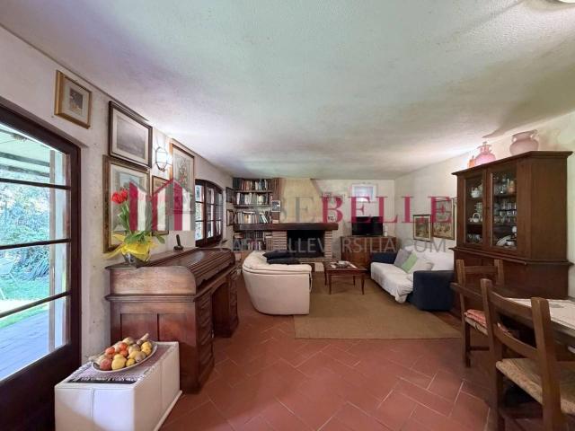 Villa bifamiliare in vendita a Camaiore