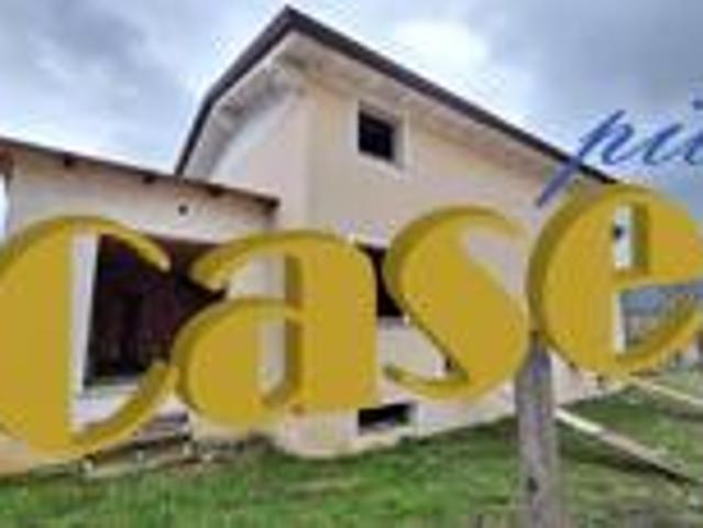 Villa bifamiliare in vendita a Camaiore