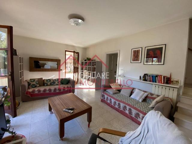 Villa bifamiliare in vendita a Camaiore