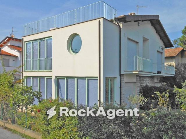 Villa bifamiliare in vendita a Camaiore, Lido Di Camaiore