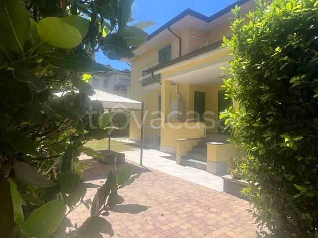 Villa bifamiliare in vendita a Camaiore via Torquato Tasso, 2, Lido Di Camaiore