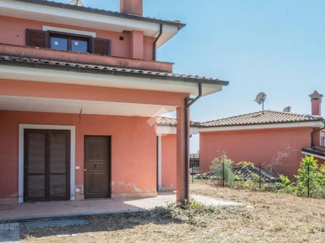 Villa bifamiliare in vendita a Campagnano di Roma via lazio, 11