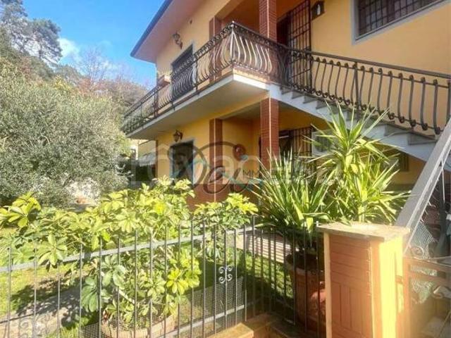 Villa bifamiliare in vendita a Capannori via Per San Martino, Petrognano San Gennaro