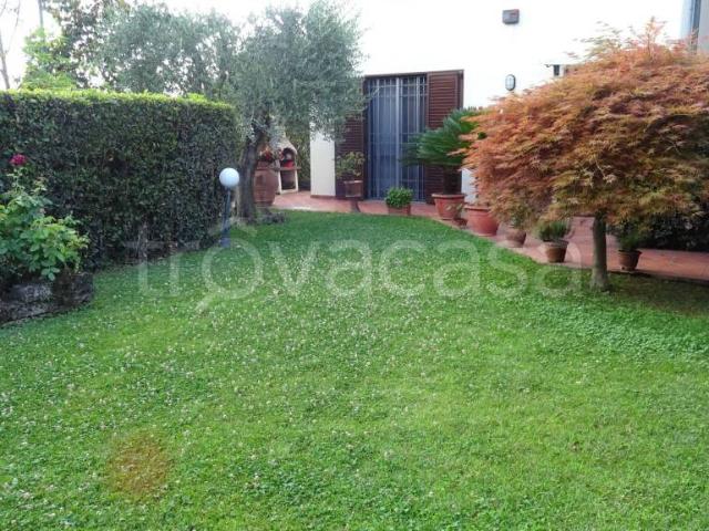 Villa bifamiliare in vendita a Capalle, Campi Bisenzio