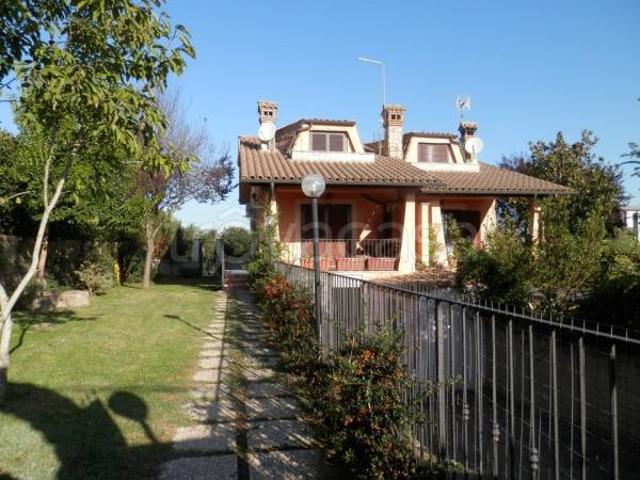 Villa bifamiliare in vendita a Capena