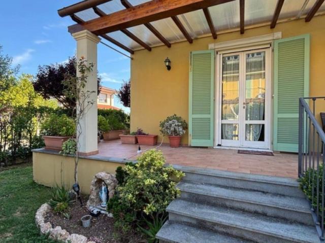 Villa bifamiliare in vendita a Capezzano, Camaiore