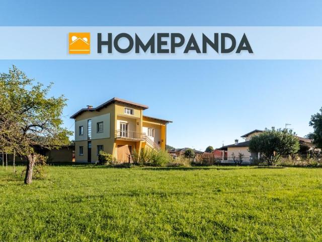 Villa bifamiliare in vendita a Caravate