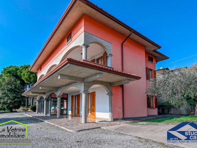 Villa bifamiliare in vendita a Carobbio degli Angeli