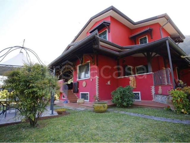 Villa bifamiliare in vendita a Carrara via agricola