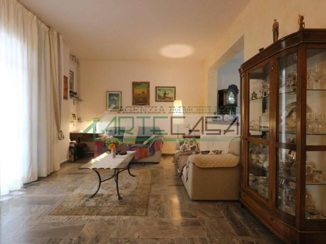 Villa bifamiliare in vendita a Cascina
