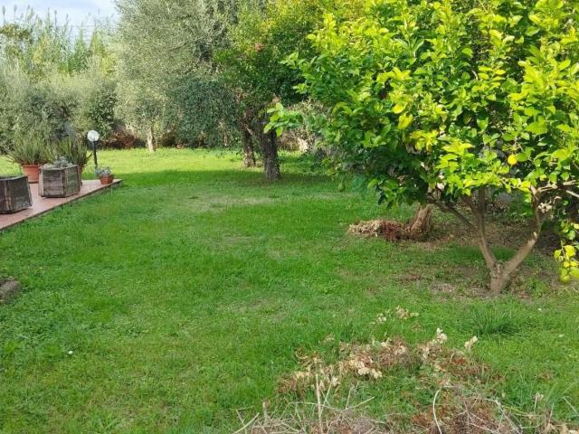 Villa bifamiliare in vendita a Cascina