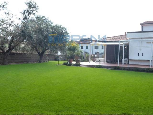 Villa bifamiliare in vendita a Cascina, Visignano