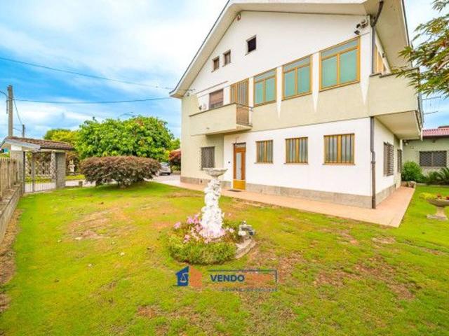 Villa bifamiliare in vendita a Casalgrasso