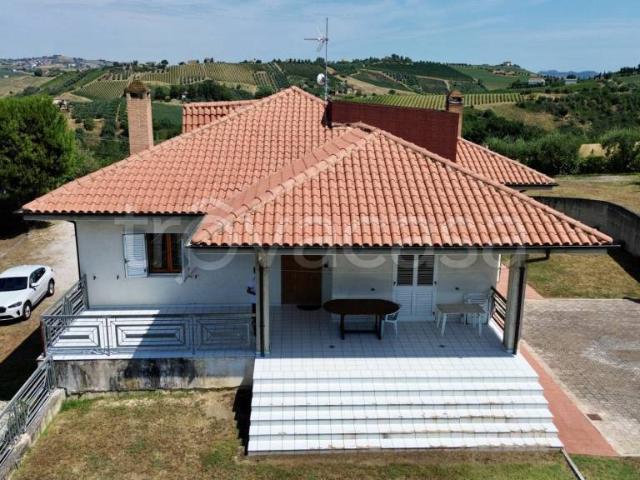 Villa bifamiliare in vendita a Castorano