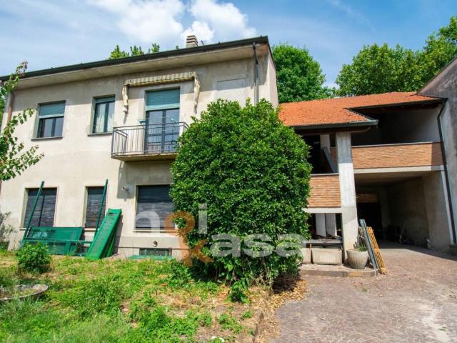 Villa bifamiliare in vendita a Castano Primo via adigrat, 4