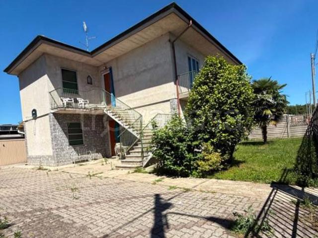 Villa bifamiliare in vendita a Castano Primo via Ludovico Ariosto