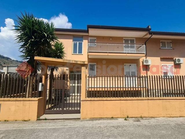 Villa bifamiliare in vendita a Castel San Giorgio
