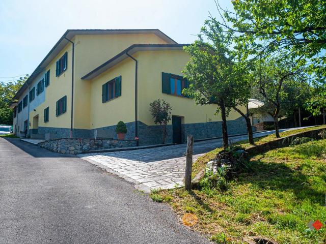 Villa Bifamiliare in vendita a Castelnuovo di Garfagnana