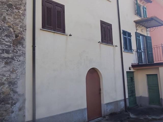 Villa bifamiliare in vendita a Castelnuovo Magra