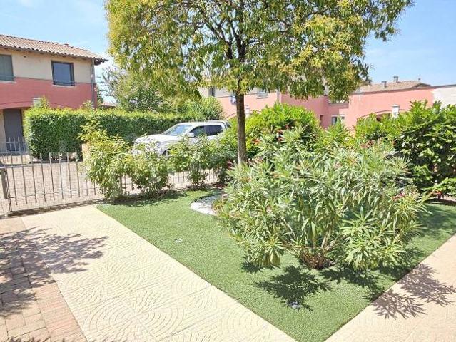 Villa bifamiliare in vendita a Castelvetro Piacentino